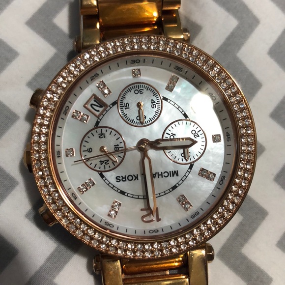 Michael Kors rose gold watch - Picture 4 of 5